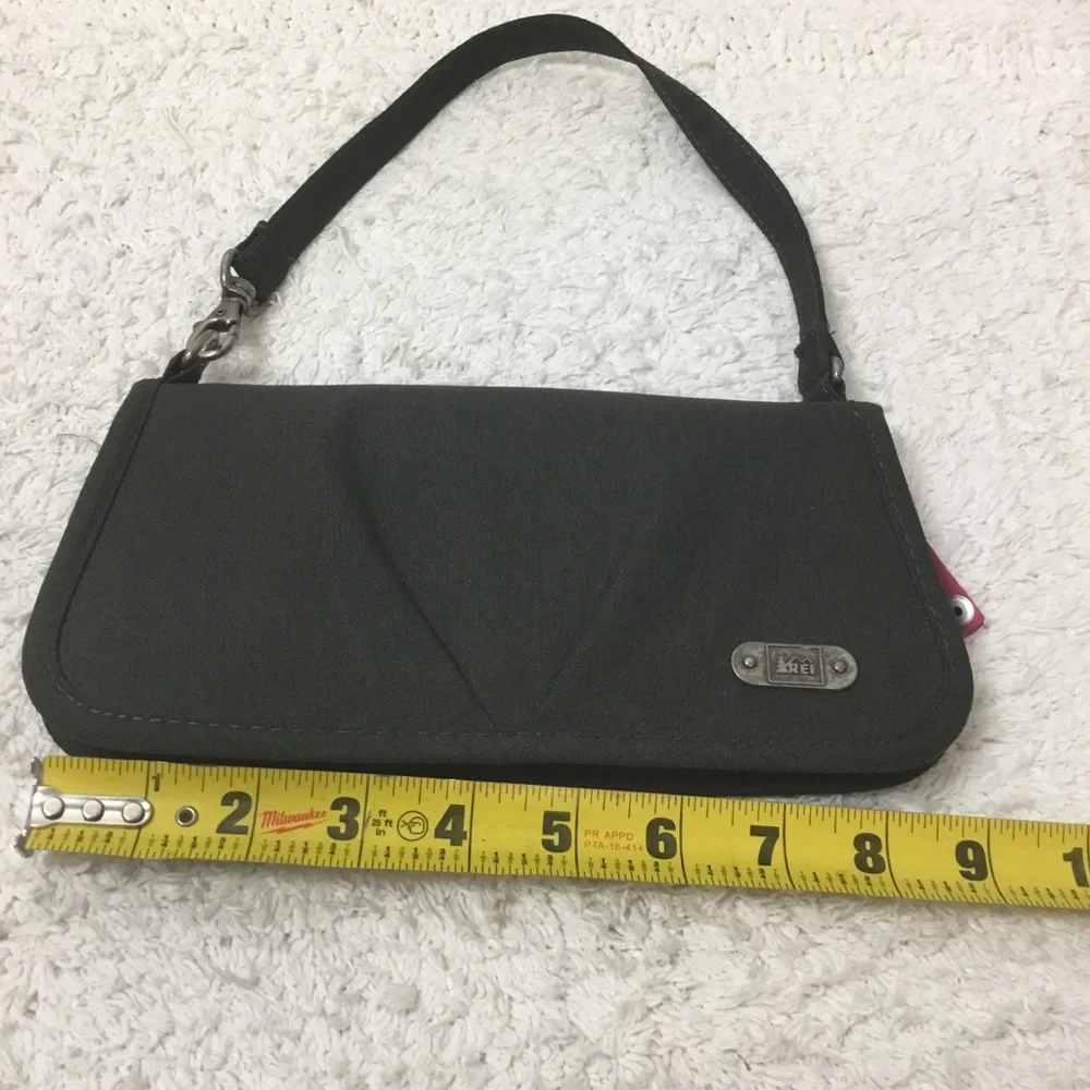 EUC REI Belltown Wristlet Clutch Wallet in Charcoal
